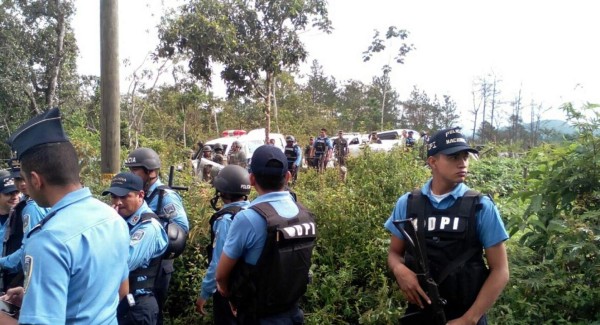 Desalojan a grupo campesino de predio que tenía cultivado en aldea de Villanueva