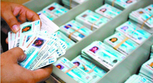 Imposible depurar el censo sin la nueva tarjeta de identidad, dicen funcionarios