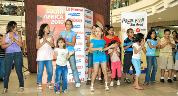 Sampedranos bailaron y ganaron con Waka Waka