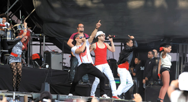 Shakira y Don Omar hacen explotar a chapines