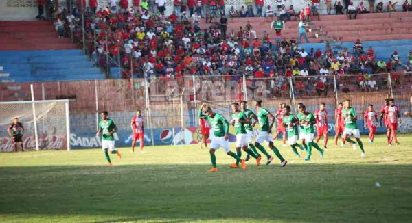 'Chino' Discua se vuelve a vestir de héroe y le da triunfo al Marathón ante Vida