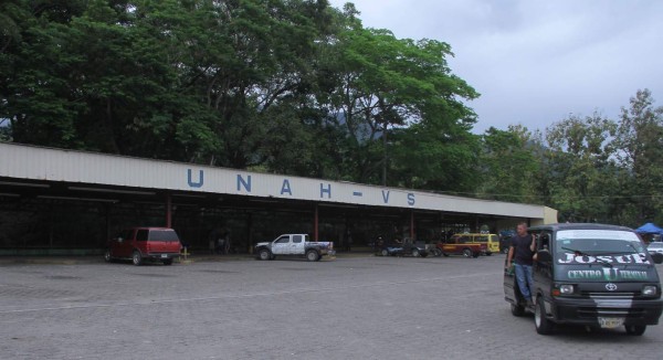 Aspirantes de la Unah-vs deben entregar documentos en la CCIC