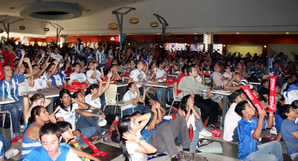 Hondureños alzan su voz: 'Perdimos con dignidad'