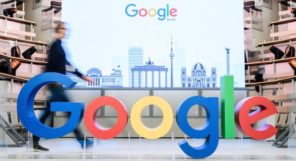 Google admite escuchar en conversaciones de usuarios