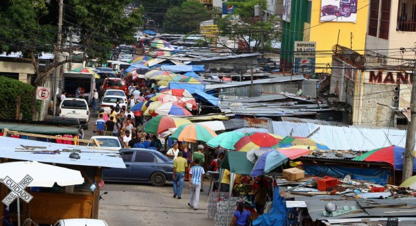 Impera el desorden de vendedores en centro sampedrano