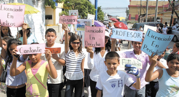 Hondureños se visten de civismo y orgullo
