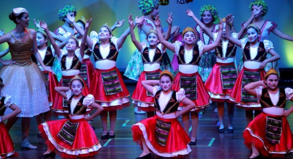 CC Danza creó el mágico 'Mundo piñata”