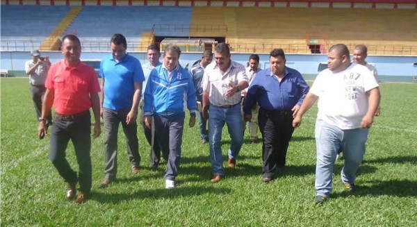 Pinto visitó el estadio Juan Ramón Brevé de Juticalpa