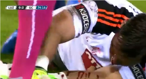 Vídeo: Portero recibe una patada en la cara y lo deja sangrando