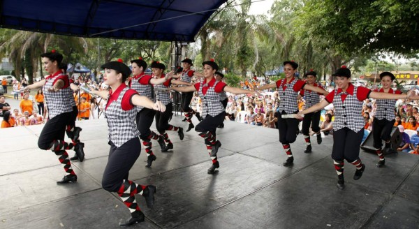 Ocho escuelas se unen por la danza