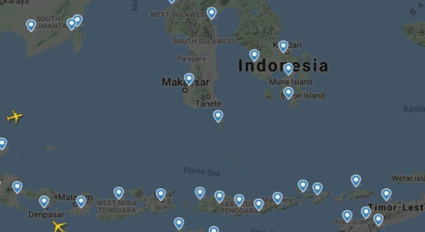 Desaparece avión Boeing con 62 personas en Indonesia