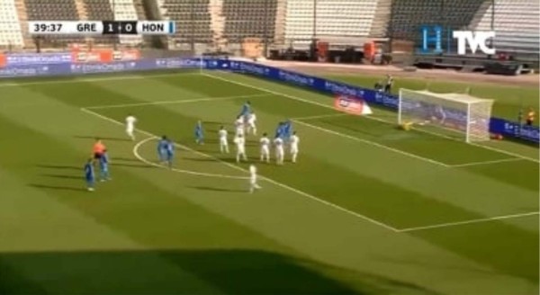 Diego Rodríguez anota su primer gol con la selección de Honduras con potente zurdazo ante Grecia