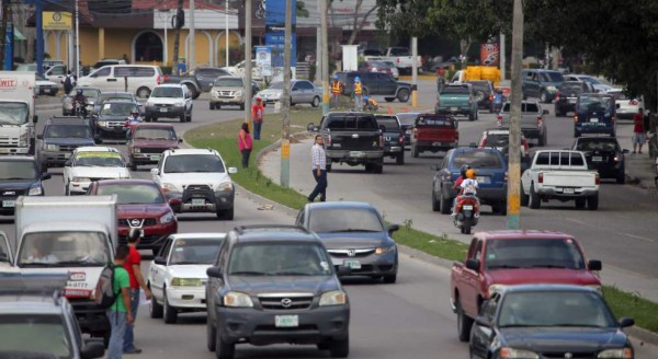 Denuncian fallas en el sistema del pago de tasa vehicular