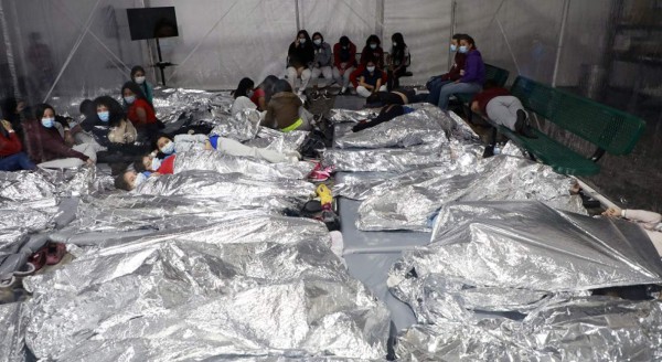 Trato de Biden a niños migrantes es inhumano, dice Trump