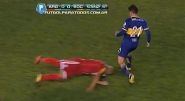 Vídeo: Jugador pierde tres dientes, la jugada más insólita