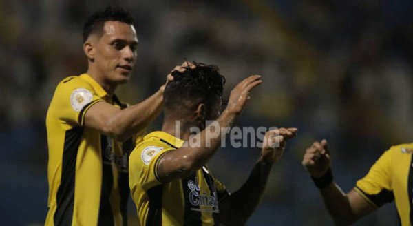 Real España resurge y golea al Vida