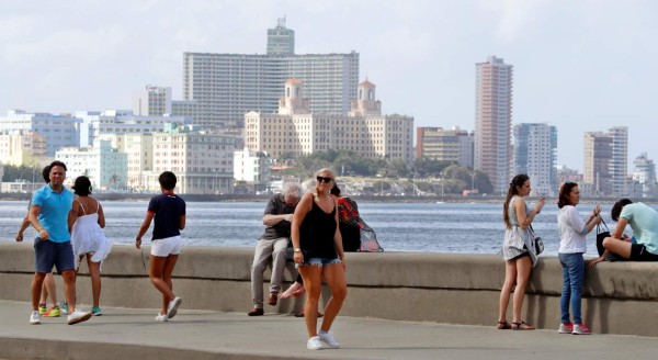 ¿Por qué Cuba adelanta sus relojes?