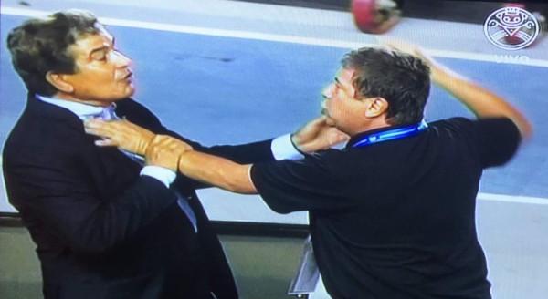 Pinto se disculpa tras zafarrancho con 'Bolillo' Gómez