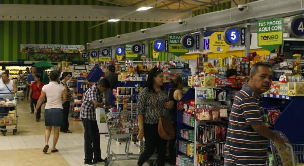 Sampedranos se entusiasman en los comercios a última hora