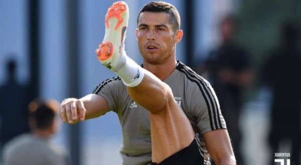 Cristiano Ronaldo entrena y apunta para jugar frente al Ajax