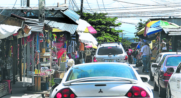 Alcalde reconoce descontrol de vendedores en el centro de San Pedro Sula