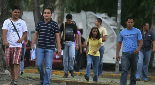 2 mil 700 alumnos realizan examen de admisión
