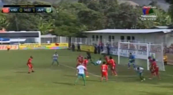 Video: Golazo de chilena de Ovidio Lanza de Juticalpa ante Vida