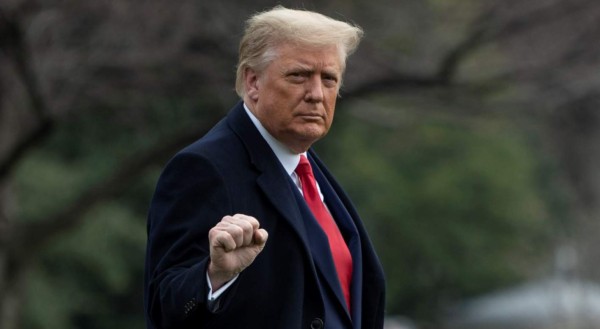 Trump firma el nuevo plan de estímulo tras bloquearlo durante días