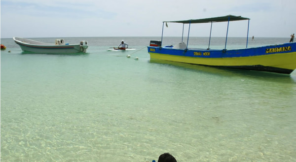 Denuncian contrabando de combustible en Islas de la Bahía