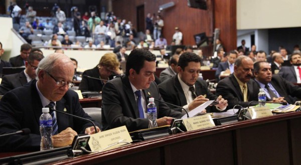 Reabren investigación contra actual directora del Injupemp