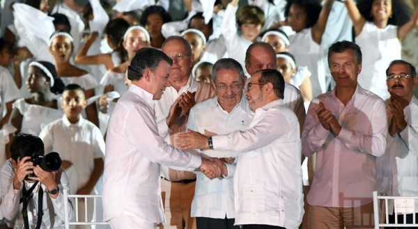 Santos: las FARC 'dejan de existir' este viernes tras entrega de armas a ONU