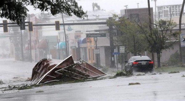 Gobernador de Florida pide declarar al estado 'zona de desastre'