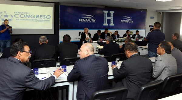 La Fenafuth depura comisiones en estatutos