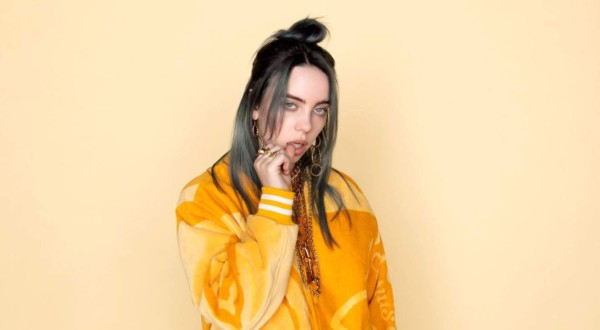 Billie Eilish se muestra en traje de baño por primera vez