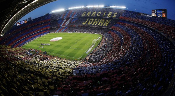 Video: Emotivo homenaje a Johan Cruyff en el Camp Nou