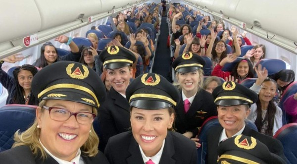 Mujeres al poder: Delta llevó a 120 niñas a la NASA con tripulación 100% femenina
