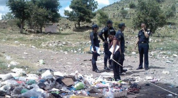 Lanzan cadáver encostalado en cementerio de Tegucigalpa