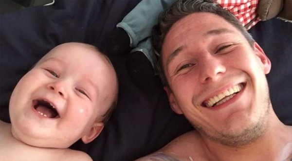 Video viral: El video de un bebé que imita a su papá enamora Facebook