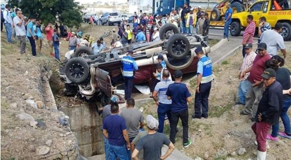 Médico se salva de morir en aparatoso accidente en Comayagua