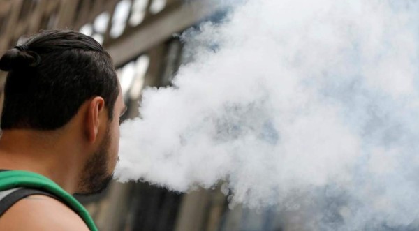 Donald Trump quiere elevar edad mínima para compra de cigarrillos electrónicos a 21 años