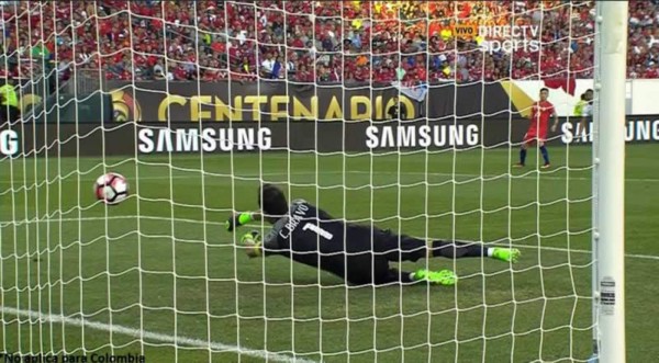 Claudio Bravo y su nuevo error que explota las redes sociales