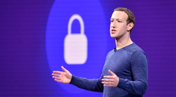 Mark Zuckerberg dice estar listo para 'ir al combate' y evitar cierre de Facebook