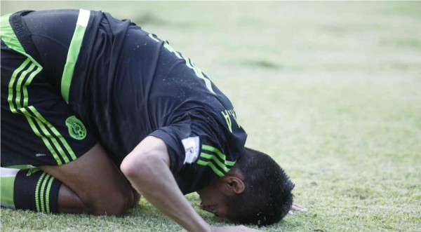 Video: El gol bajo el arco que erró Raúl Jiménez