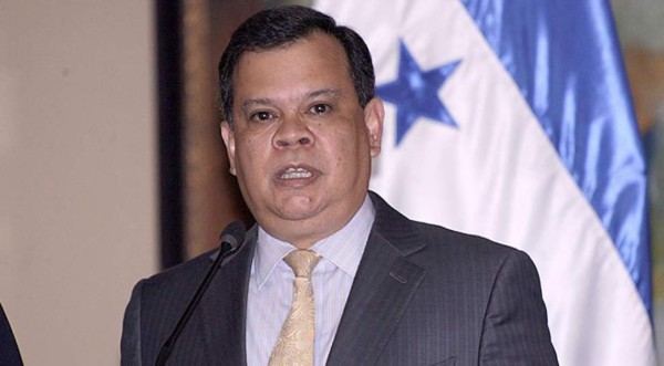 Ministro Ricardo Cardona presentará su renuncia ante Juan Orlando