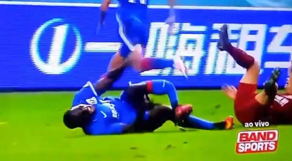 Demba Ba sufre una de las lesiones más escalofriantes de los últimos tiempos