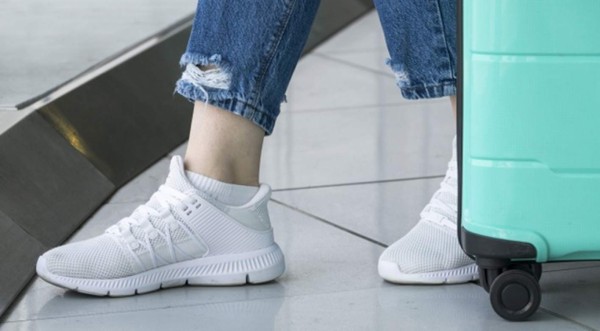 Detienen a una mujer con dos kilos de oro en sus zapatos