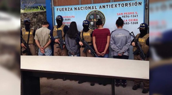 Detienen a cuatro colegiales acusados de extorsión en Comayagüela