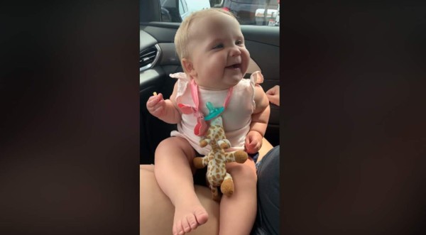 Video viral: Bebé derrite las redes sociales con divertido baile