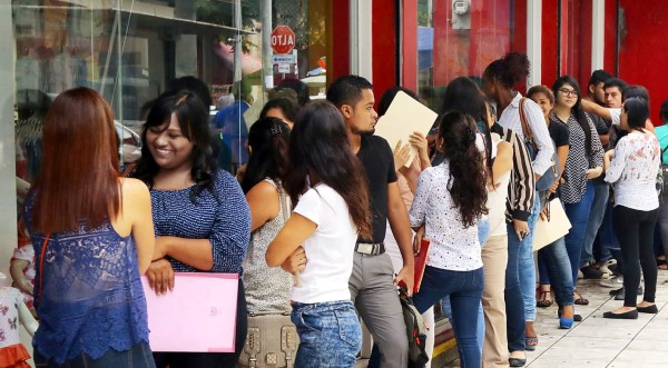 Al menos 10,000 empleos genera época navideña