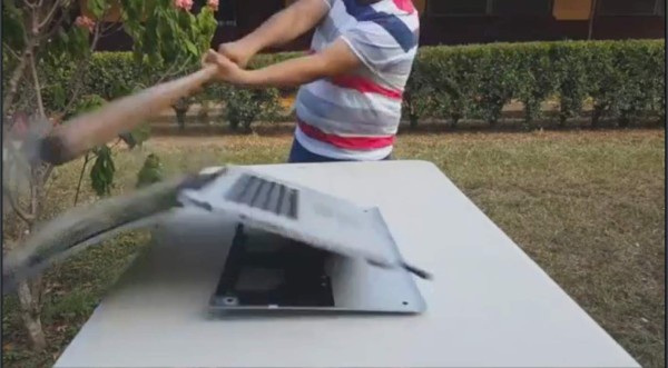 Video: Hondureño indignado con su MacPro, la destruye